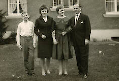 Familie Rulla - v.l.n.r. Hans-Dieter, Ruth, Brigitte, Hans zur Konfirmation der Tochter Brigitte