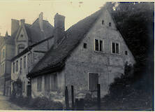 Wiesengasse 5 und im Hintergrund die Villa Levy in der Wiesengasse 6