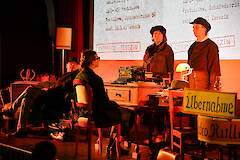 In einem Theaterstück in Spremberg wird die Geschichte der Eheleute Jacob erzählt. Auf dem Bild Klara Jacob (links) und Salo Jacob (rechts), März 2026