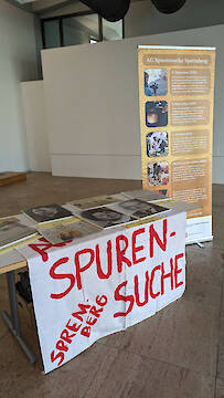 Tisch der AG Spurensuche bei der Preisverleihung