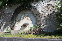 historischer Brunnen an der ehemaligen Wiesengasse 6 2024